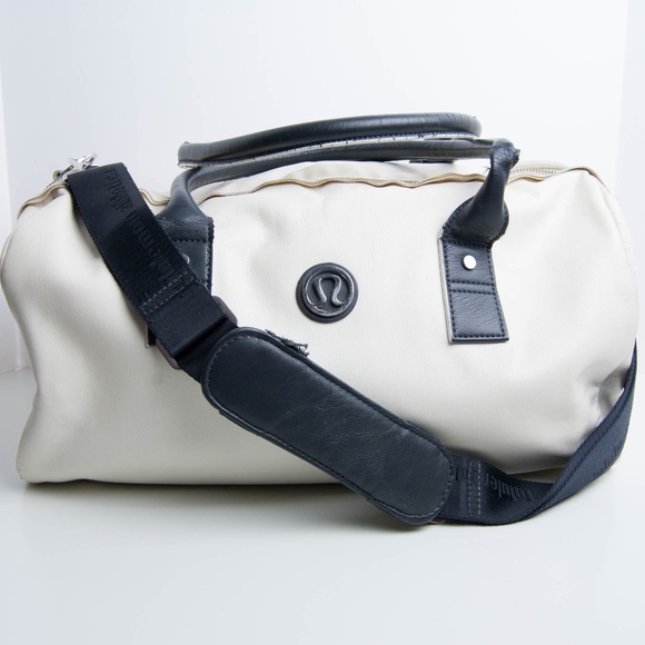 duffle bag lululemon